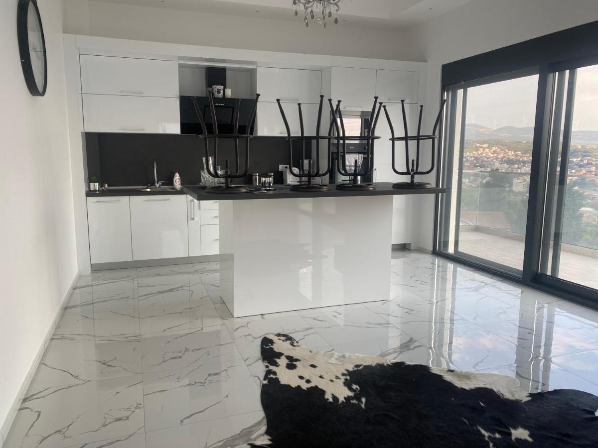 A. Montenegro Apartment Dobra Voda Bagian luar foto