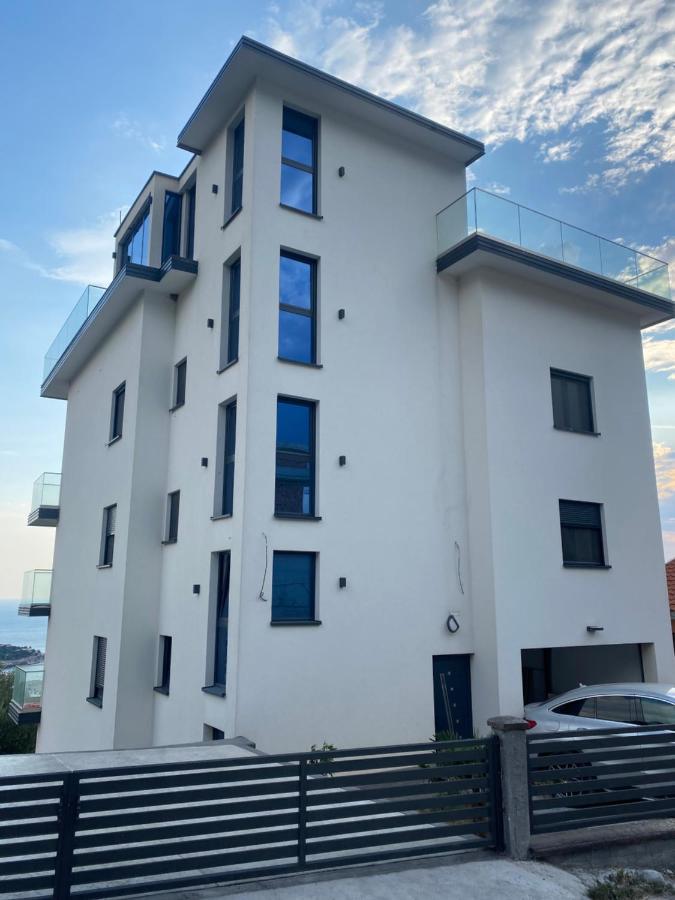 A. Montenegro Apartment Dobra Voda Bagian luar foto