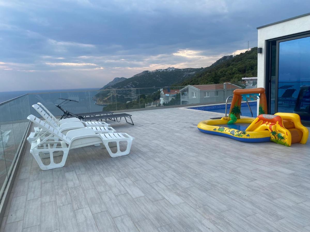 A. Montenegro Apartment Dobra Voda Bagian luar foto