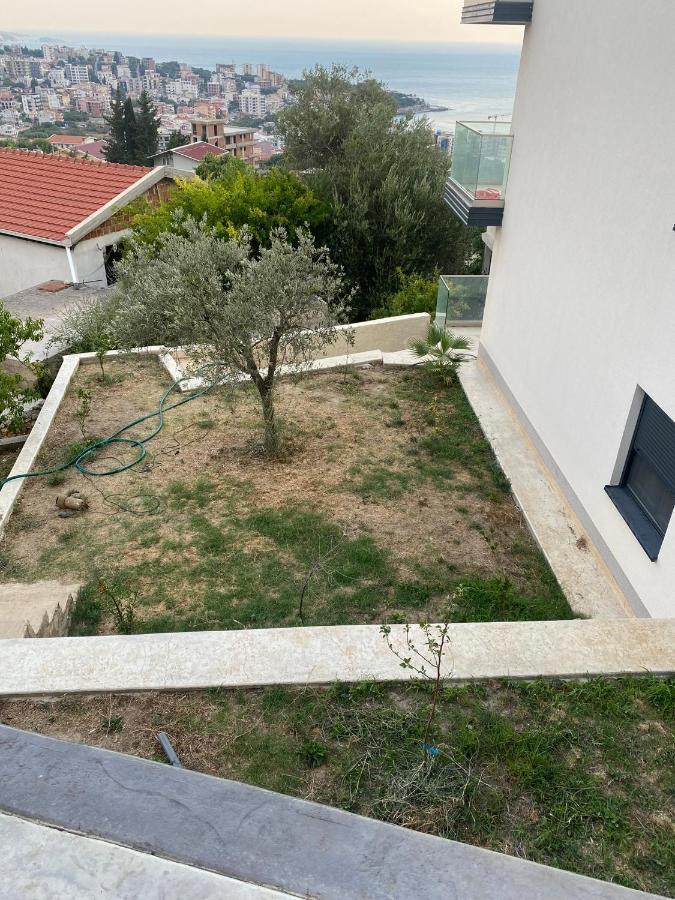 A. Montenegro Apartment Dobra Voda Bagian luar foto
