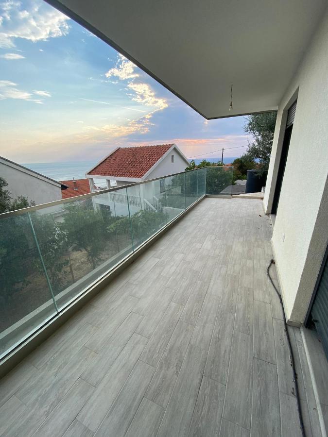 A. Montenegro Apartment Dobra Voda Bagian luar foto